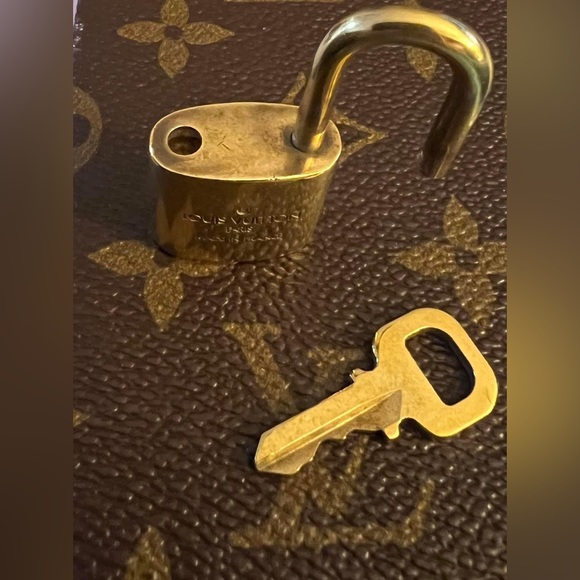 No 316 Padlock with one key. - Picture 3 of 4